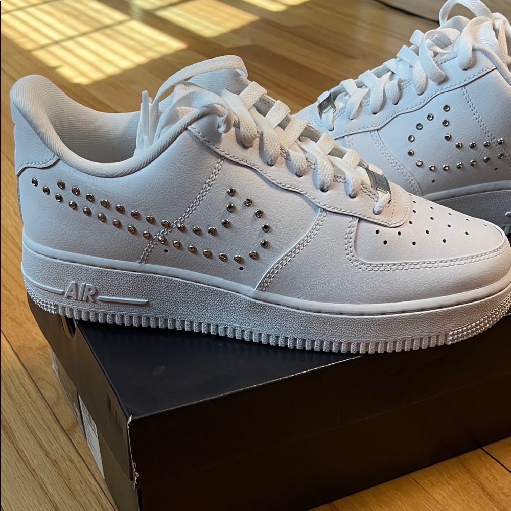 Nike Air Force One with Studded Swoosh Size 8.5 - Picture 2 of 8